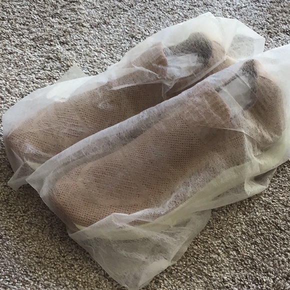 SLIP ON SNEAKERS - SIZE 8 NWT - Picture 9 of 9